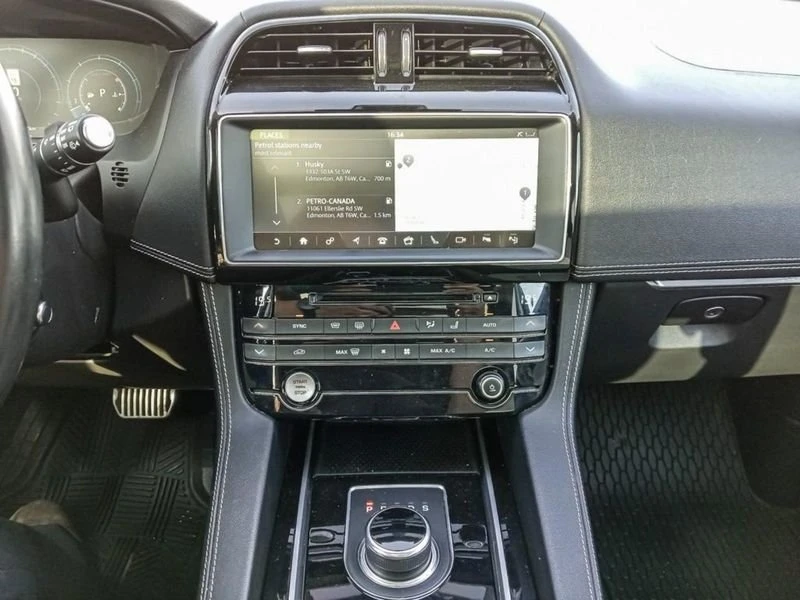2017 Jaguar F-Pace - Image 12 of 18