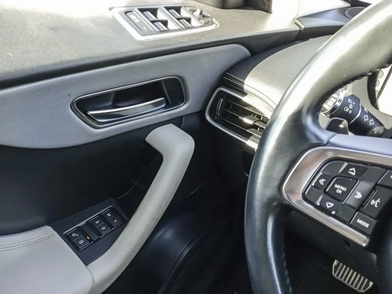 2017 Jaguar F-Pace - Image 10 of 18
