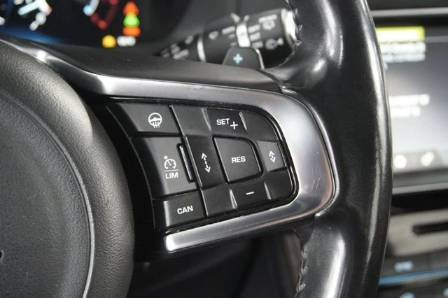 2017 Jaguar F-Pace - Image 16 of 19