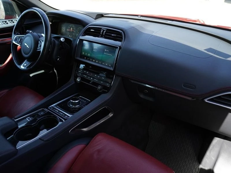 2017 Jaguar F-Pace - Image 15 of 20