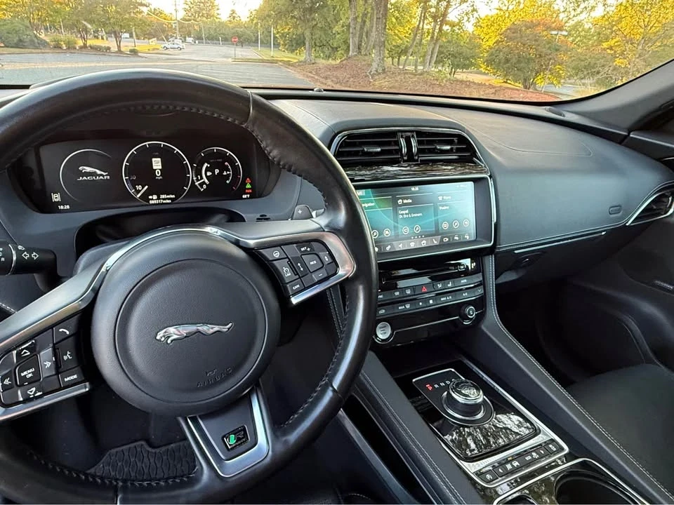 2017 Jaguar F-Pace - Image 16 of 17