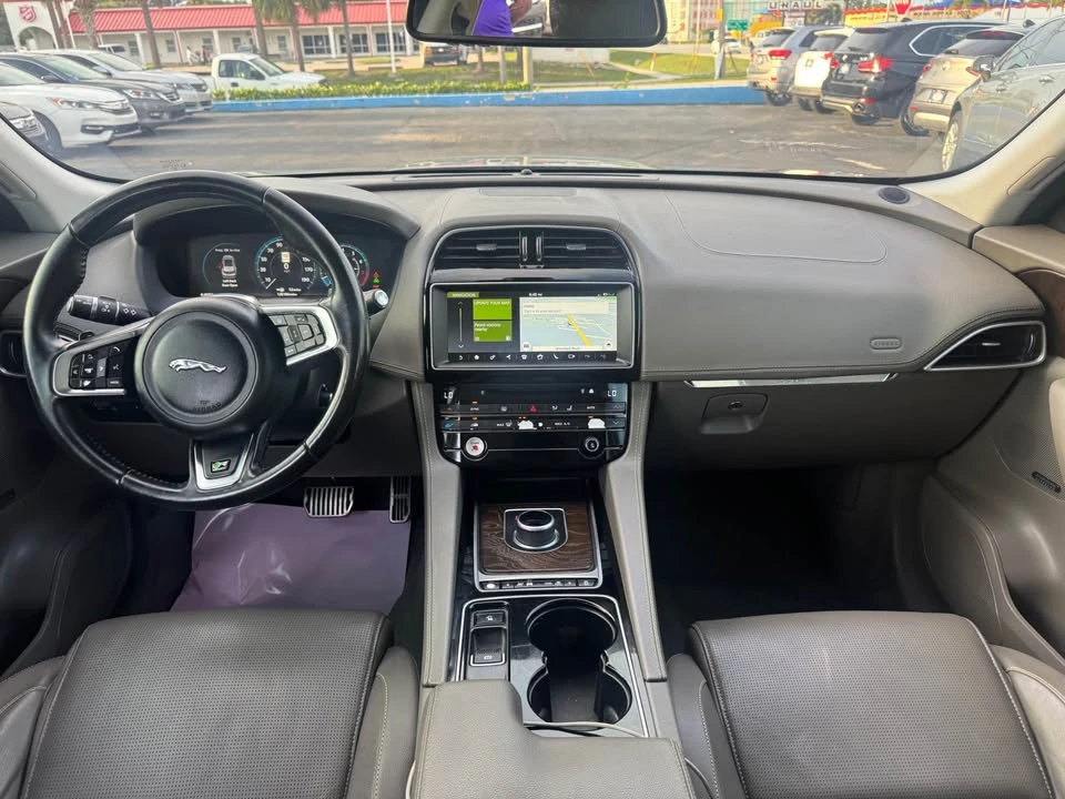 2017 Jaguar F-Pace - Image 6 of 17