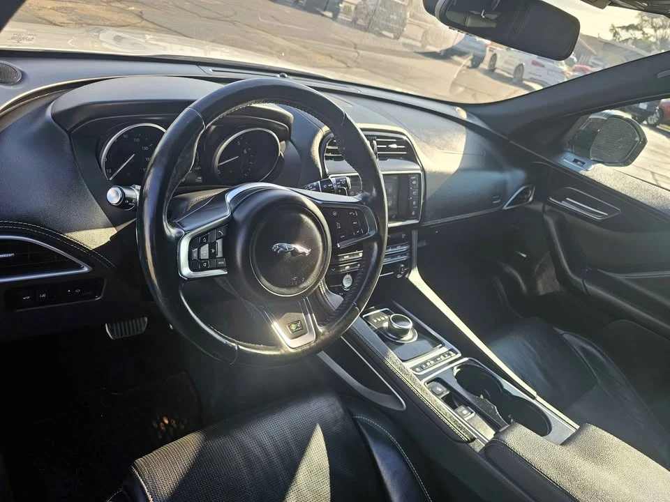 2017 Jaguar F-Pace - Image 10 of 20