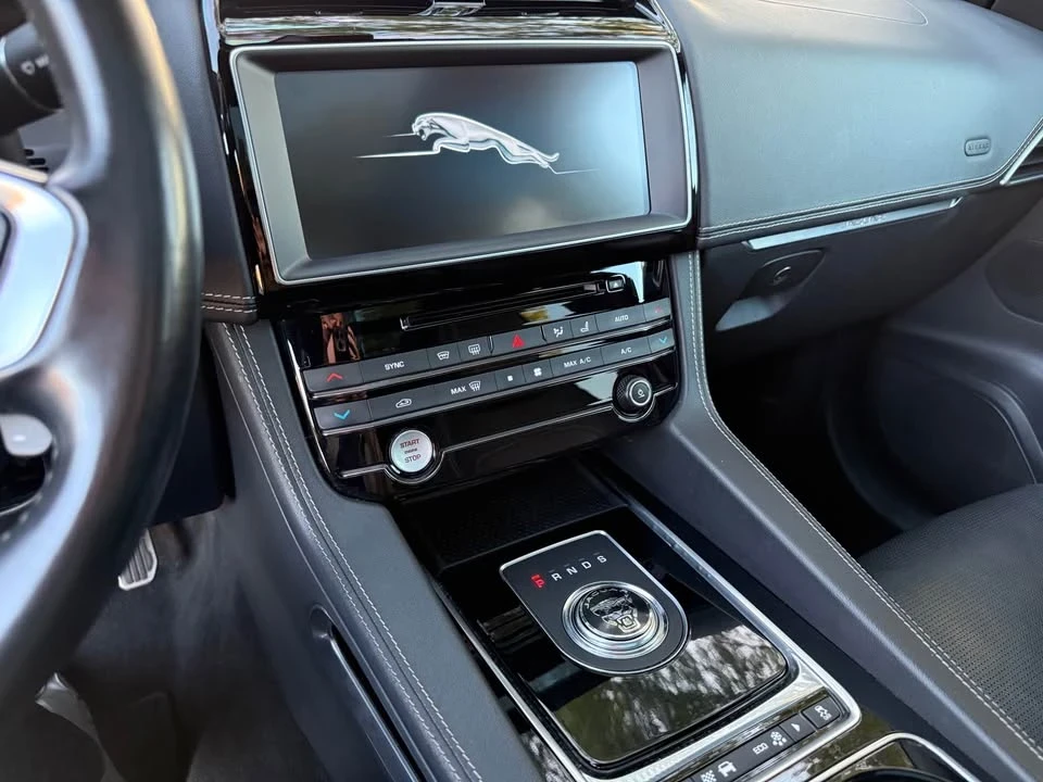 2017 Jaguar F-Pace - Image 2 of 17