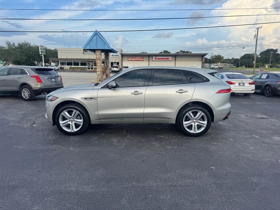 2017 Jaguar F-Pace - Image 2 of 17