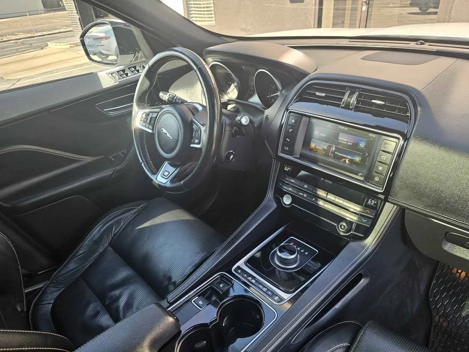 2017 Jaguar F-Pace - Image 18 of 20