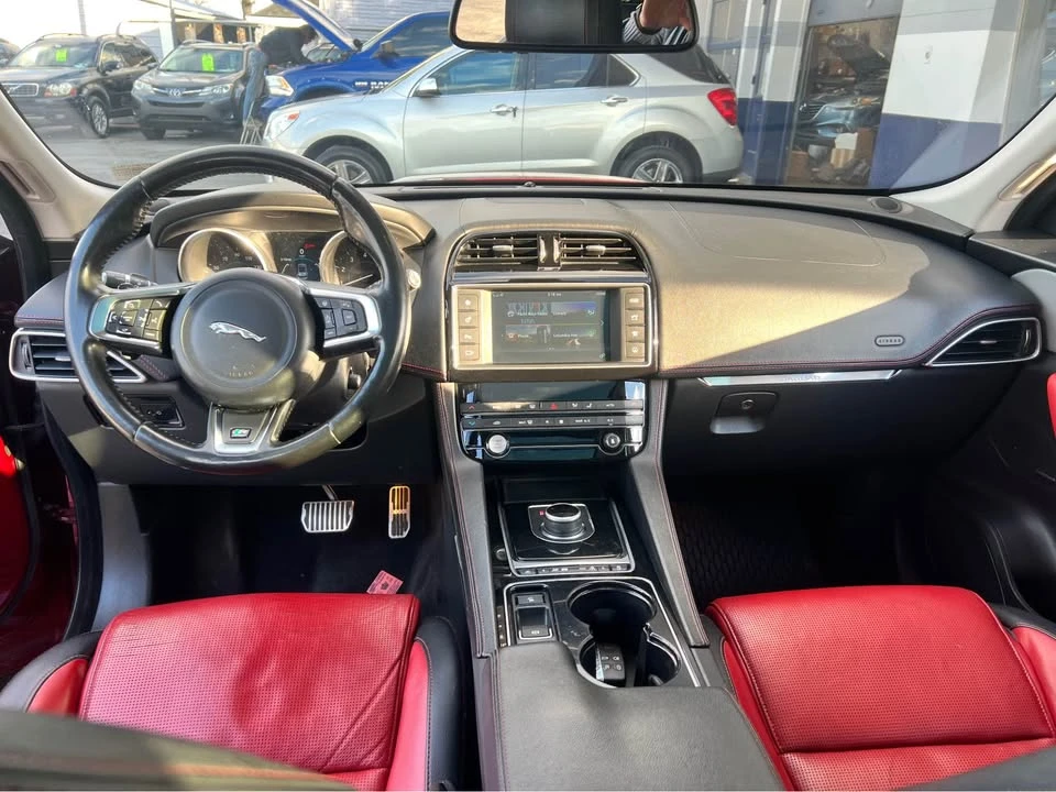 2017 Jaguar F-Pace - Image 10 of 16