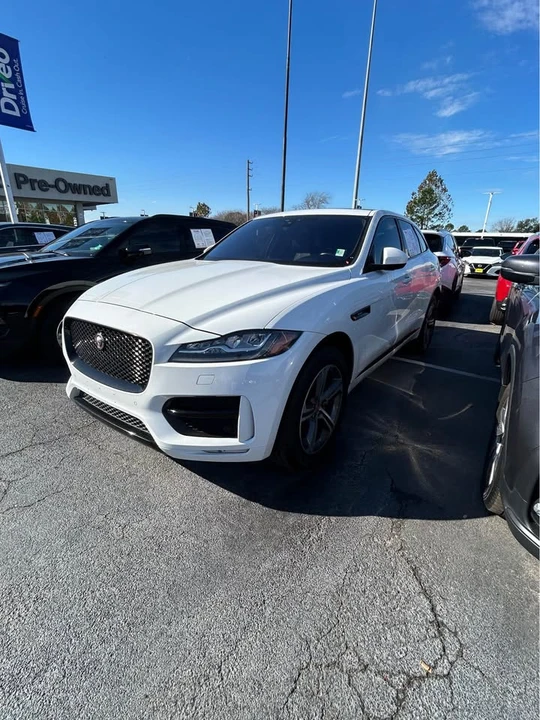 2017 Jaguar F-Pace - Image 2 of 8