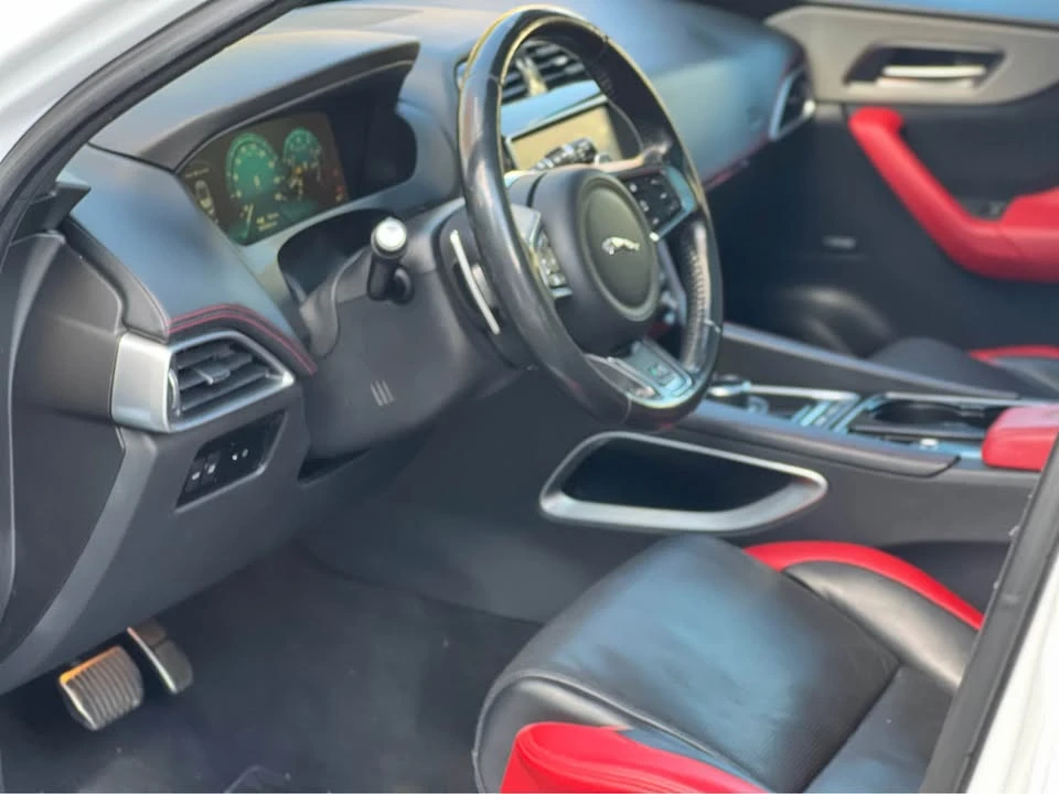 2017 Jaguar F-Pace - Image 13 of 17