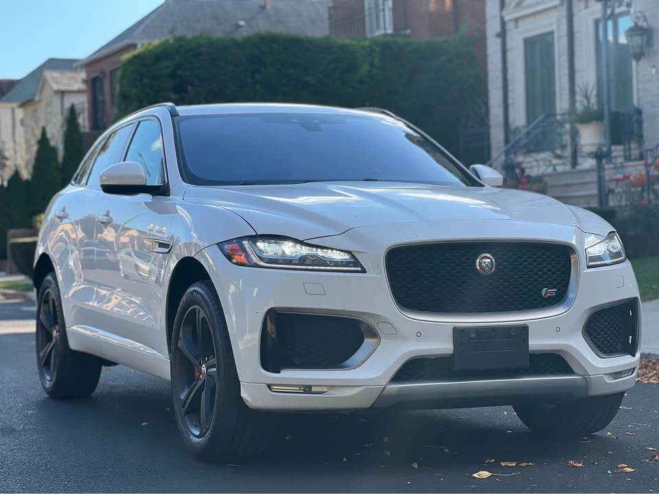 2017 Jaguar F-Pace - Image 2 of 17