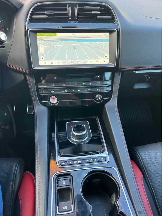 2017 Jaguar F-Pace - Image 15 of 17