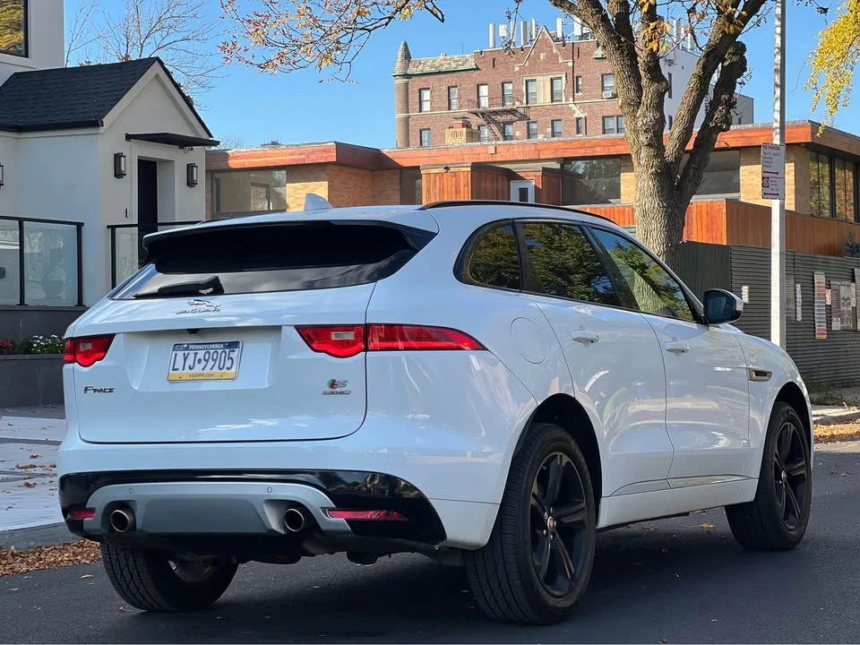 2017 Jaguar F-Pace - Image 4 of 17