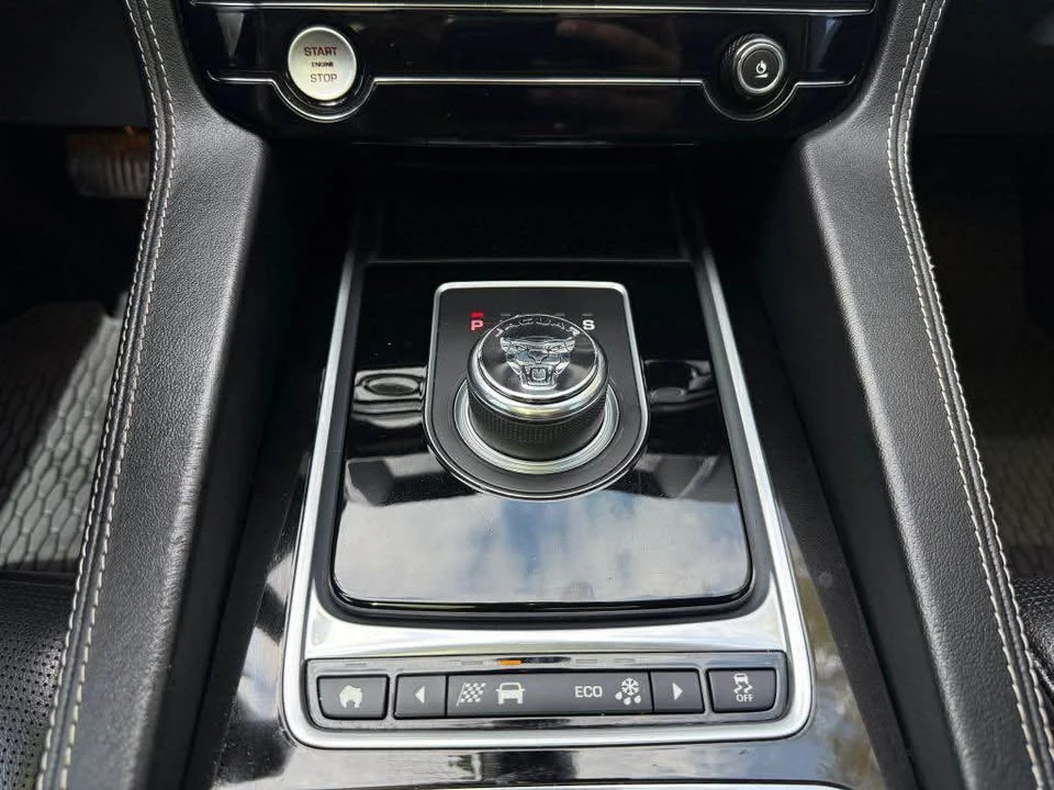 2017 Jaguar F-Pace - Image 12 of 19