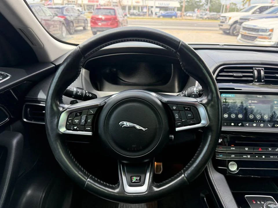 2017 Jaguar F-Pace - Image 9 of 19