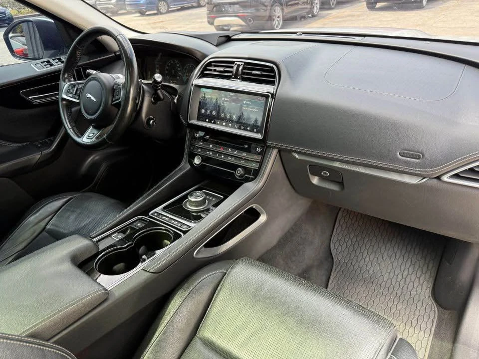 2017 Jaguar F-Pace - Image 18 of 19
