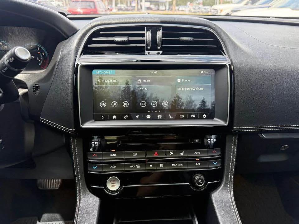 2017 Jaguar F-Pace - Image 11 of 19