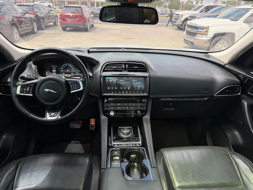 2017 Jaguar F-Pace - Image 10 of 19