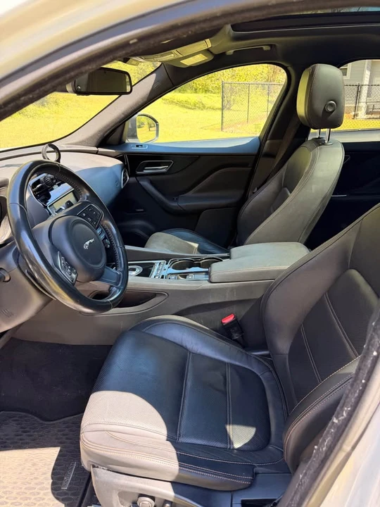 2017 Jaguar F-Pace - Image 6 of 12