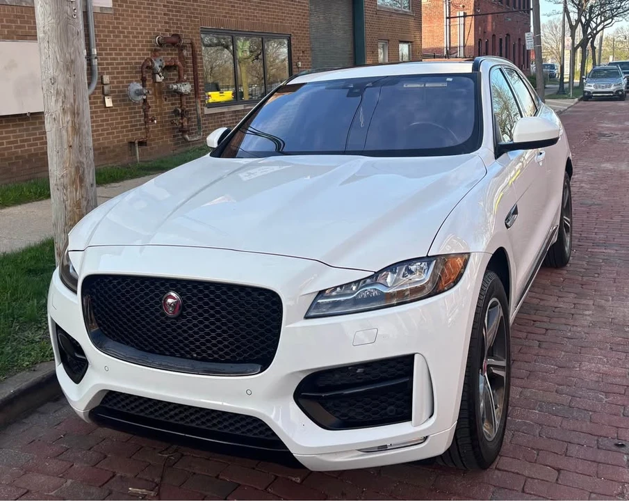 2017 Jaguar F-Pace - Image 2 of 9