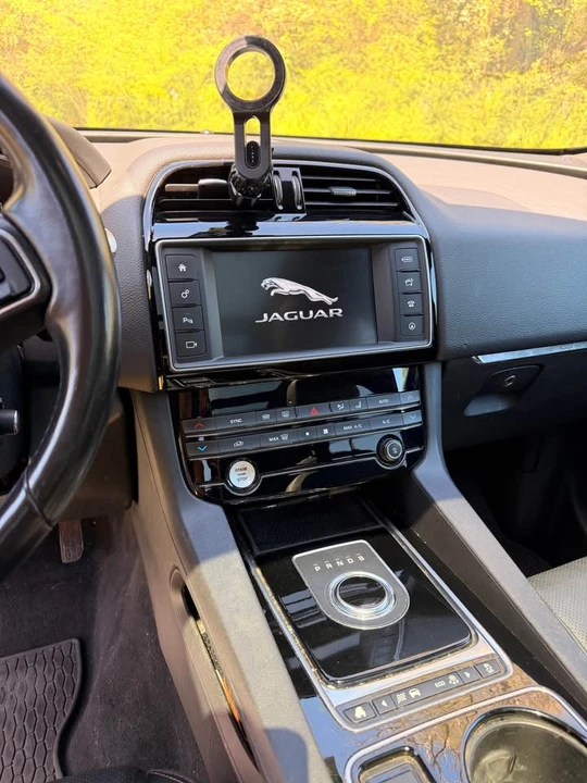 2017 Jaguar F-Pace - Image 4 of 12