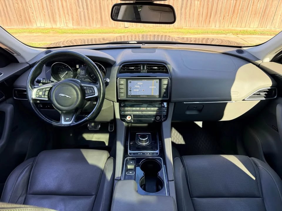 2017 Jaguar F-Pace - Image 11 of 20
