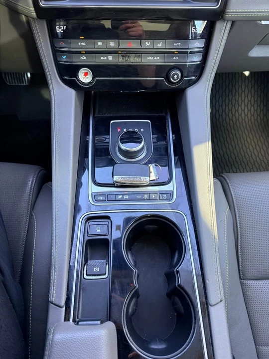 2017 Jaguar F-Pace - Image 10 of 20