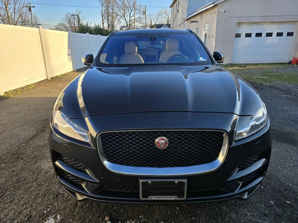 2017 Jaguar F-Pace - Image 2 of 9