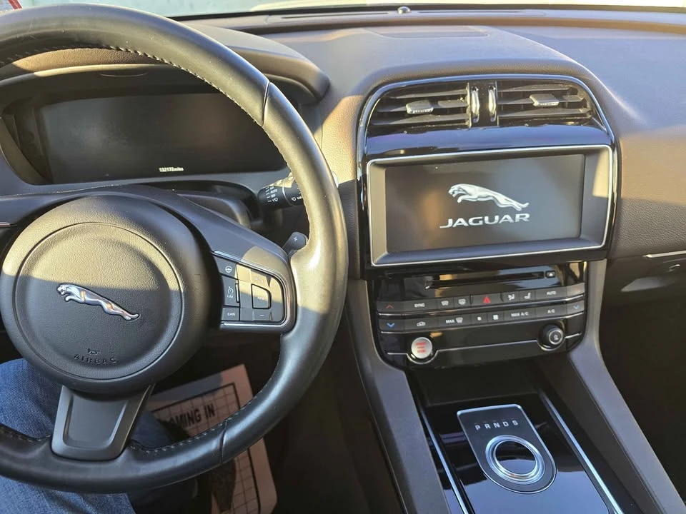 2017 Jaguar F-Pace - Image 6 of 9
