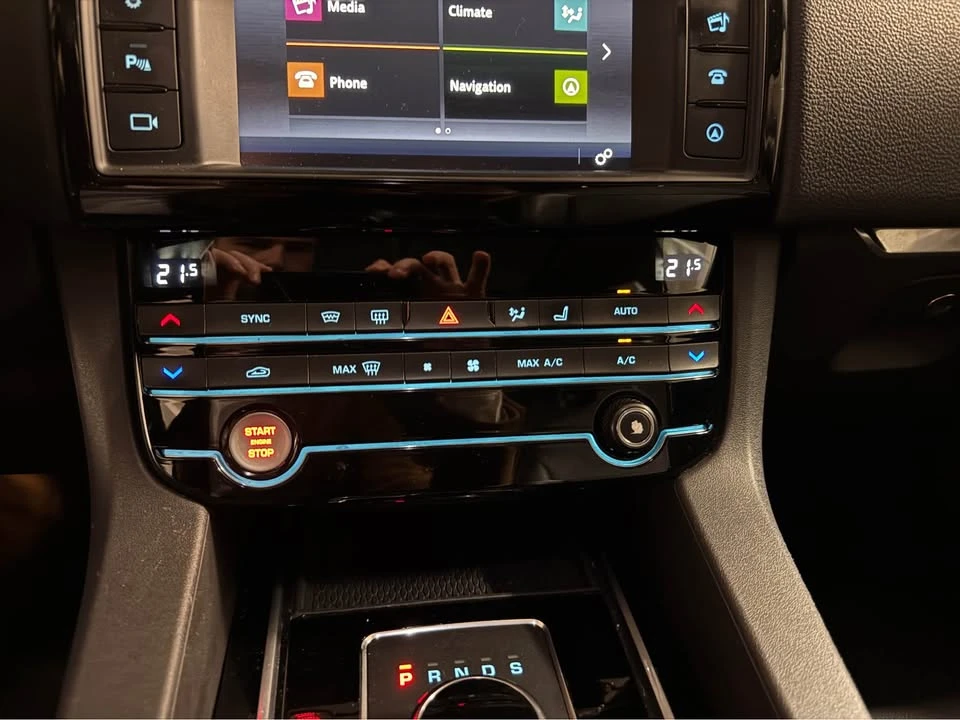 2017 Jaguar F-Pace - Image 16 of 20