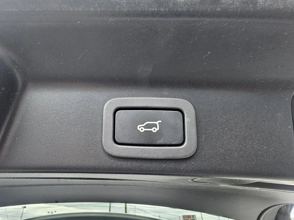 2017 Jaguar F-Pace - Image 15 of 19