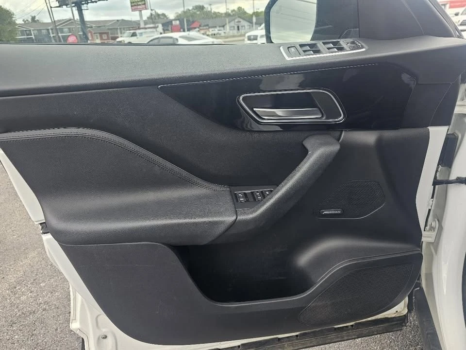 2017 Jaguar F-Pace - Image 18 of 19
