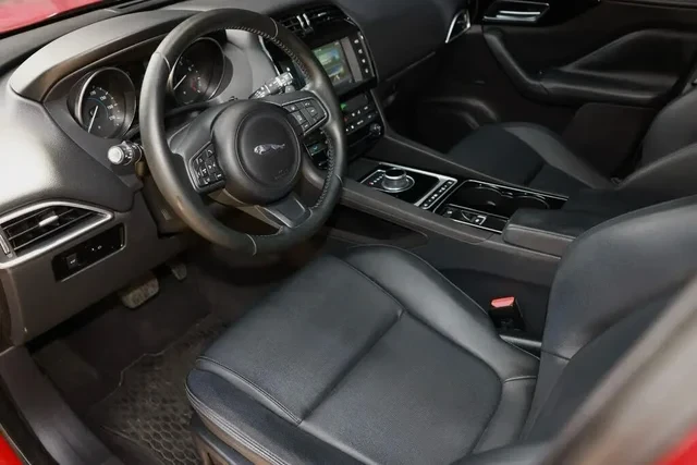 2017 Jaguar F-Pace - Image 10 of 19