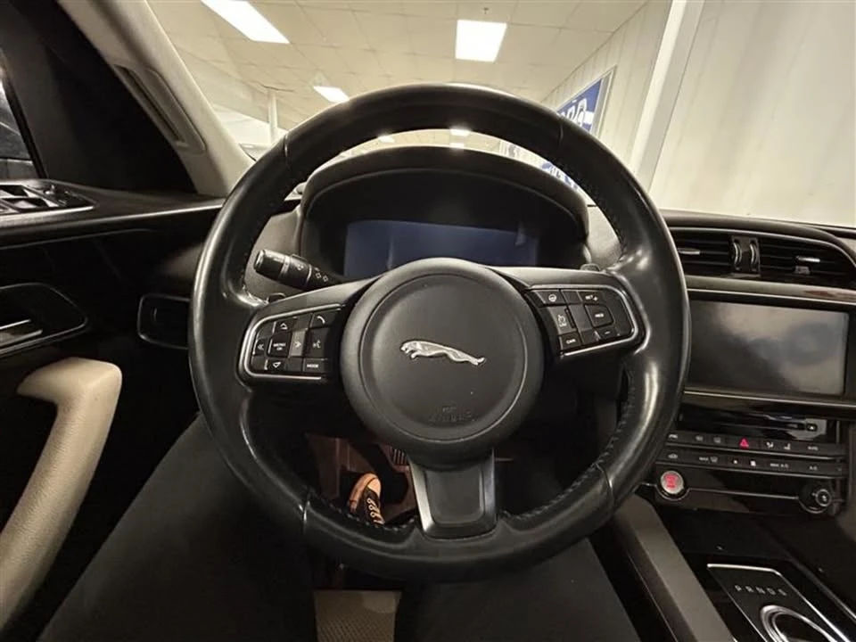2017 Jaguar F-Pace - Image 16 of 19