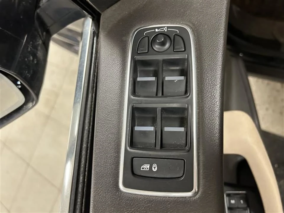 2017 Jaguar F-Pace - Image 13 of 19