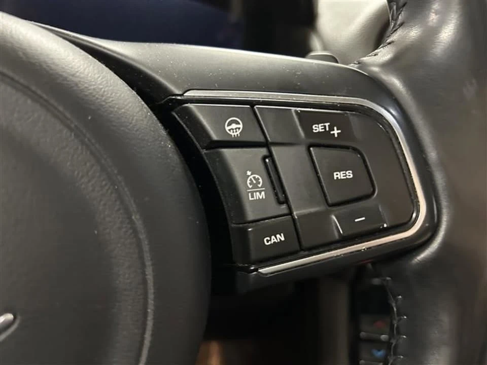 2017 Jaguar F-Pace - Image 18 of 19
