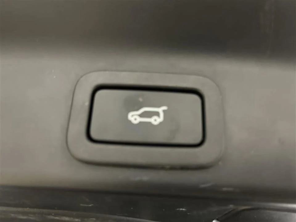 2017 Jaguar F-Pace - Image 8 of 19