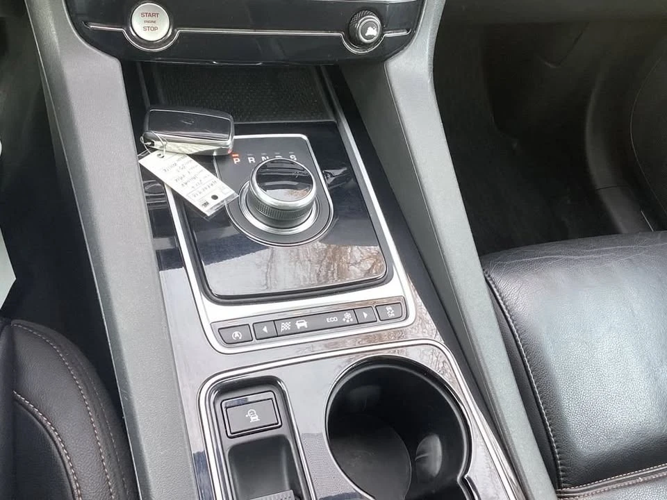 2017 Jaguar F-Pace - Image 18 of 20