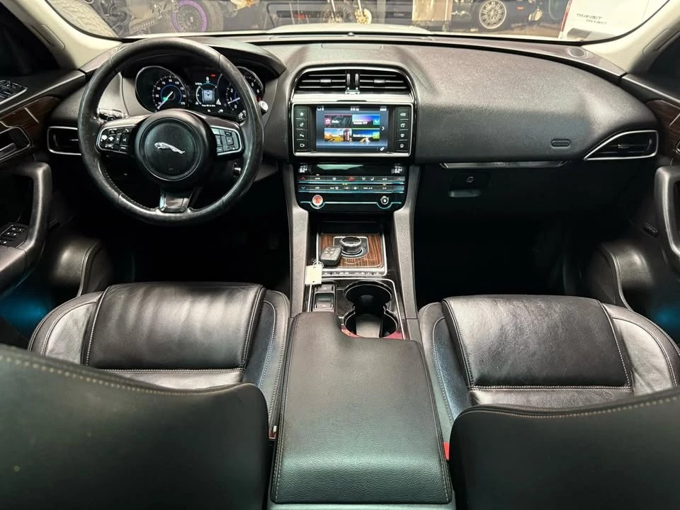 2017 Jaguar F-Pace - Image 10 of 20