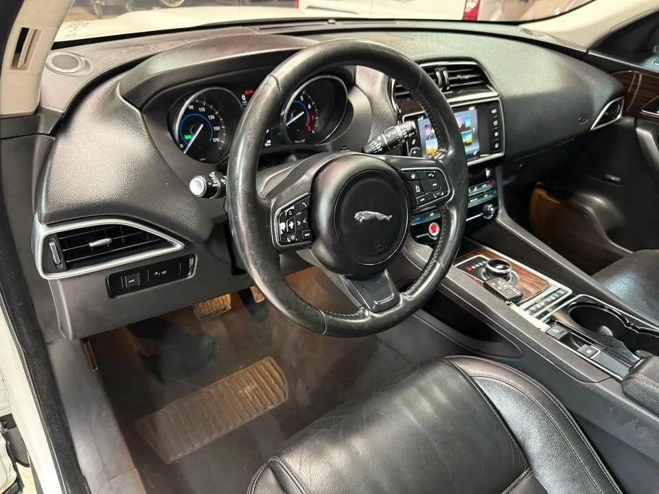2017 Jaguar F-Pace - Image 9 of 20
