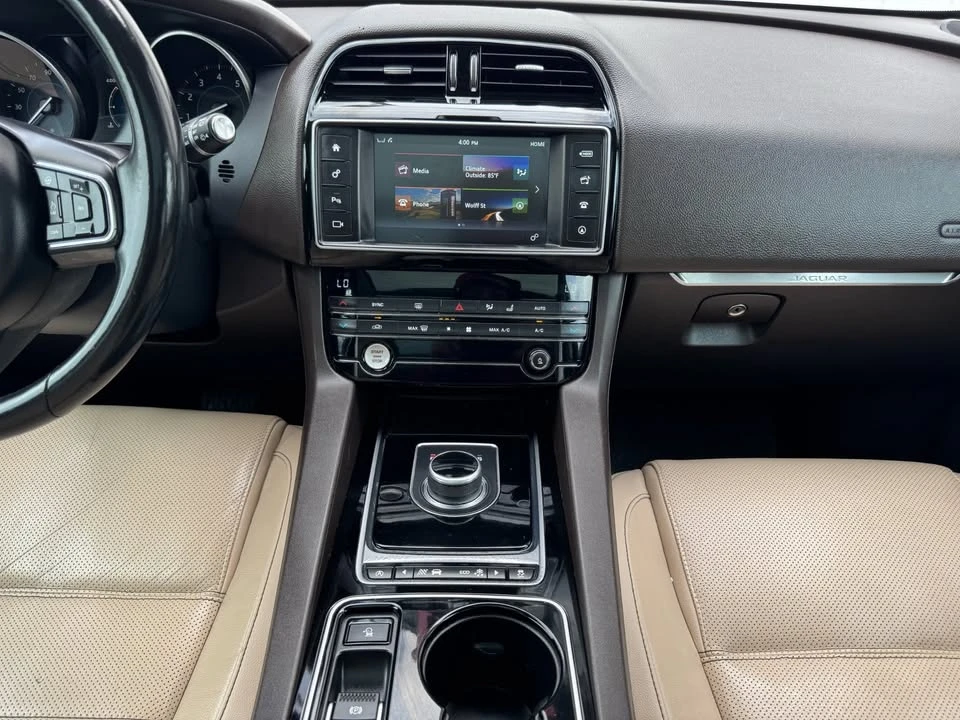 2017 Jaguar F-Pace - Image 11 of 20