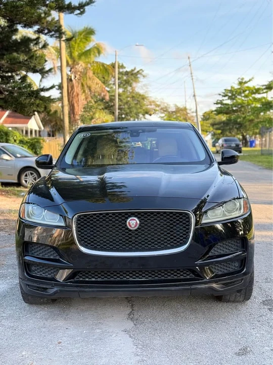 2017 Jaguar F-Pace - Image 3 of 8