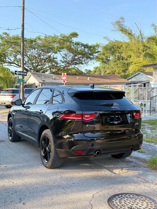 2017 Jaguar F-Pace - Image 2 of 8