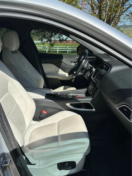 2017 Jaguar F-Pace - Image 11 of 17