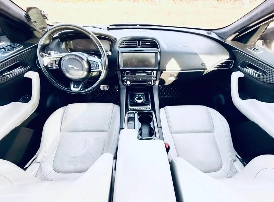 2017 Jaguar F-Pace - Image 13 of 16