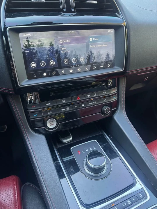 2017 Jaguar F-Pace - Image 10 of 10