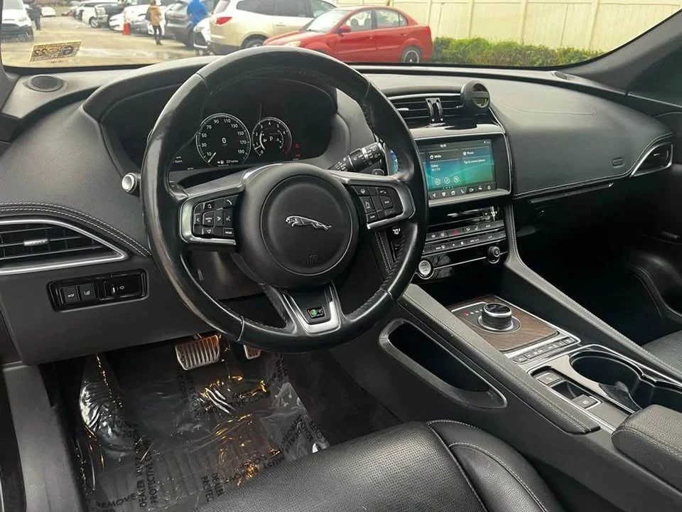 2017 Jaguar F-Pace - Image 3 of 15