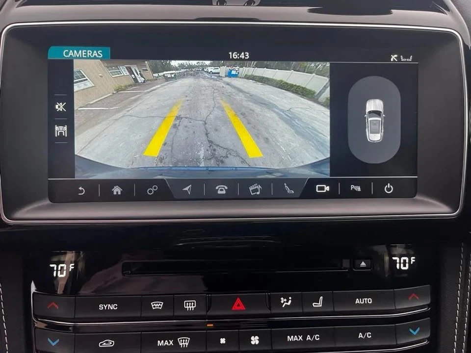 2017 Jaguar F-Pace - Image 7 of 15