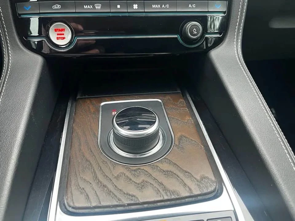 2017 Jaguar F-Pace - Image 6 of 15