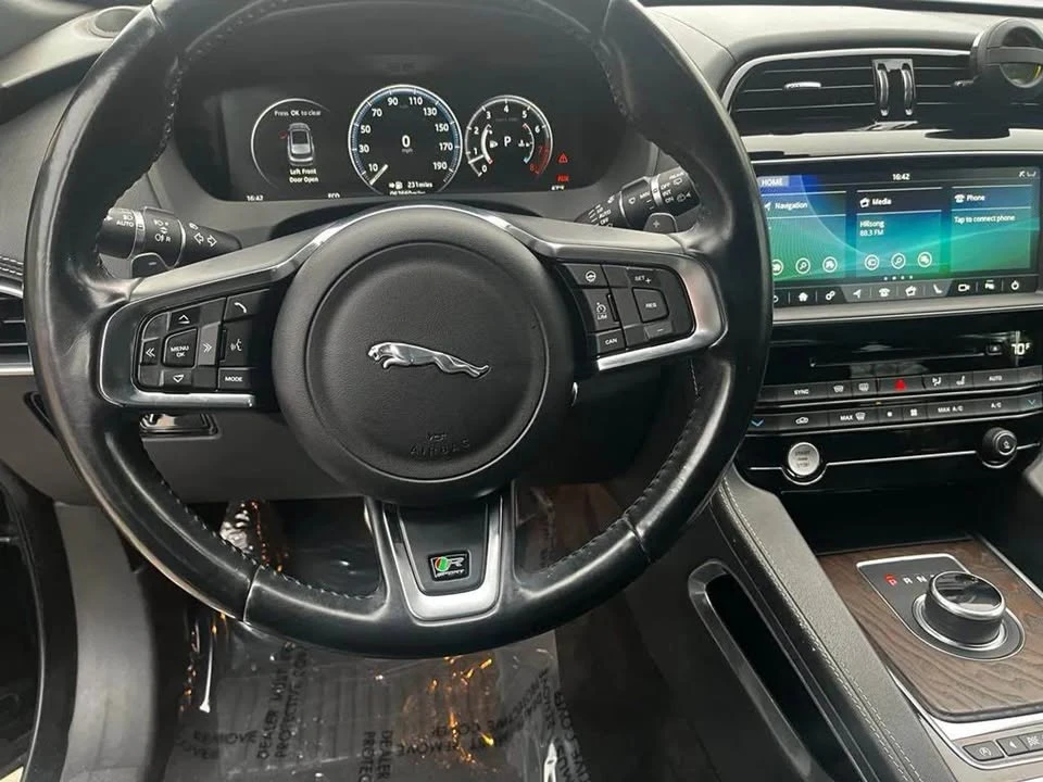 2017 Jaguar F-Pace - Image 4 of 15