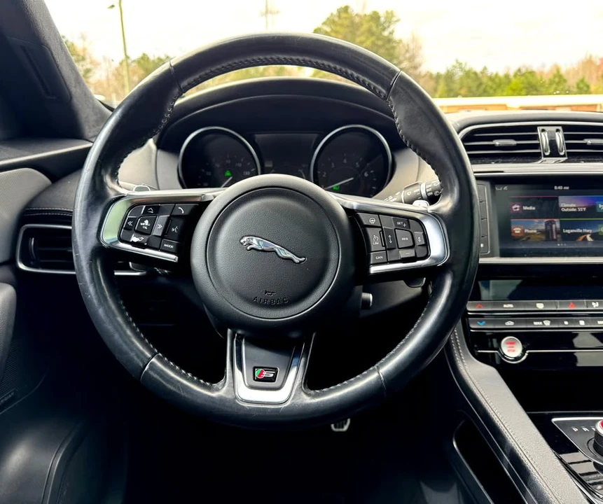 2017 Jaguar F-Pace - Image 12 of 20